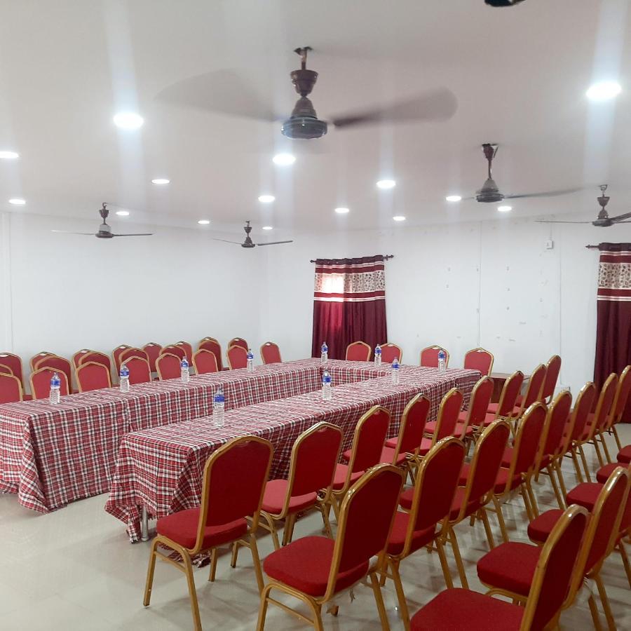 Hotel Daisy Park Bhairāhawā Esterno foto