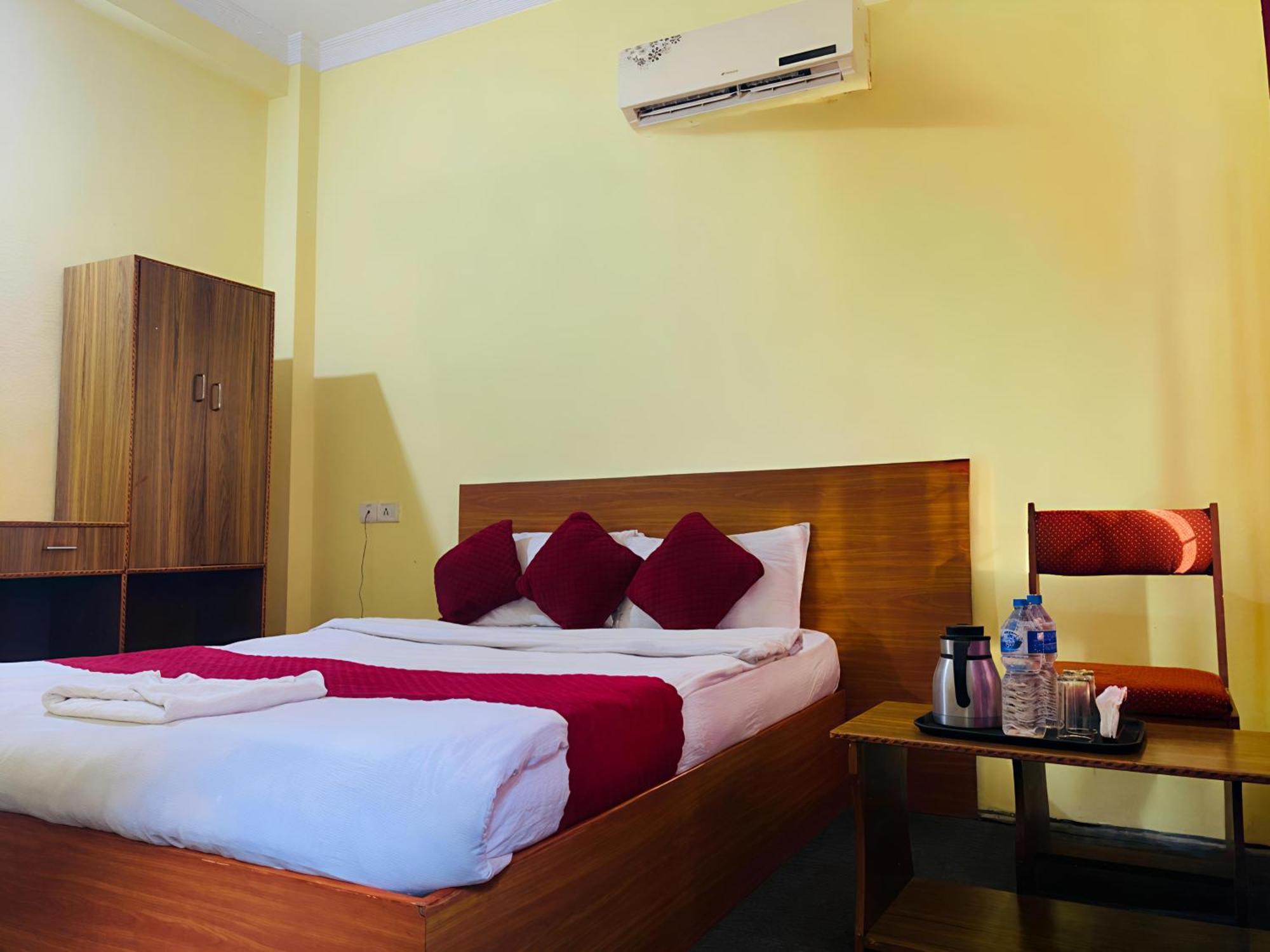 Hotel Daisy Park Bhairāhawā Esterno foto