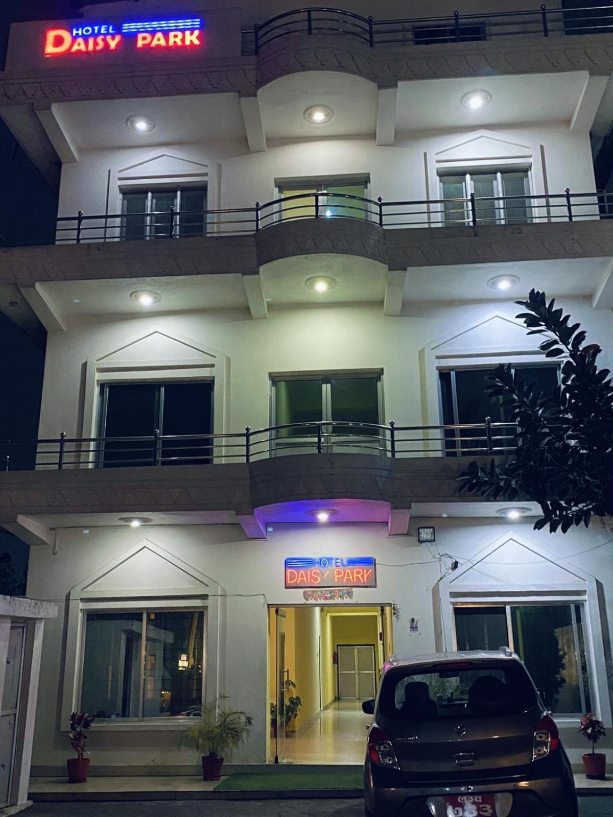 Hotel Daisy Park Bhairāhawā Esterno foto